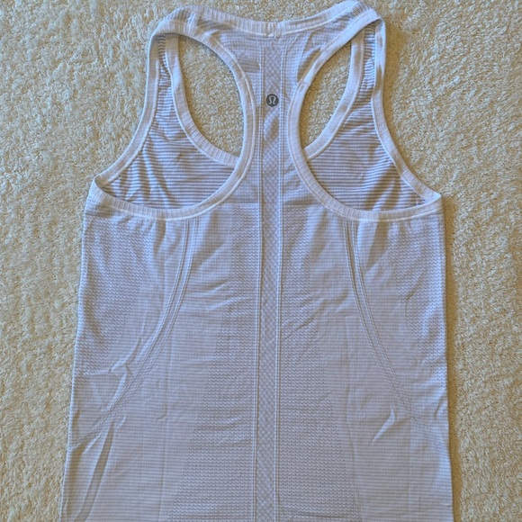 Lululemon Swiftly Racerback Tank Top Womens size 6 in Heathered White - Picture 2 of 2